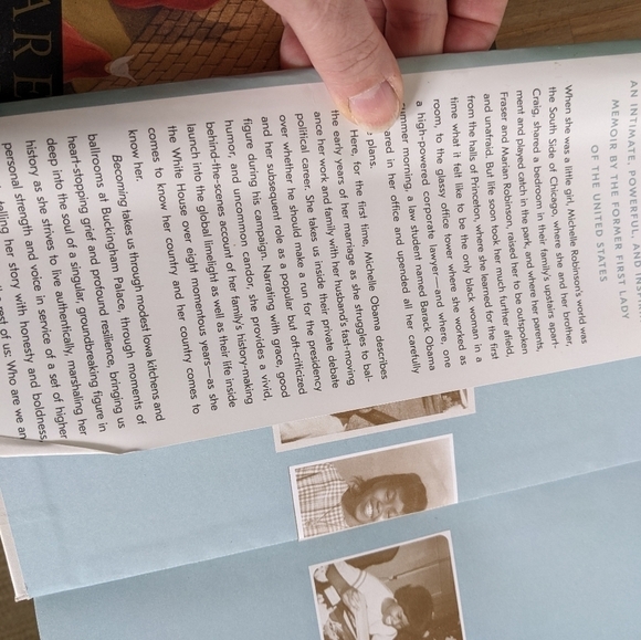 hardback Michelle Obama Becoming Book - Picture 3 of 3